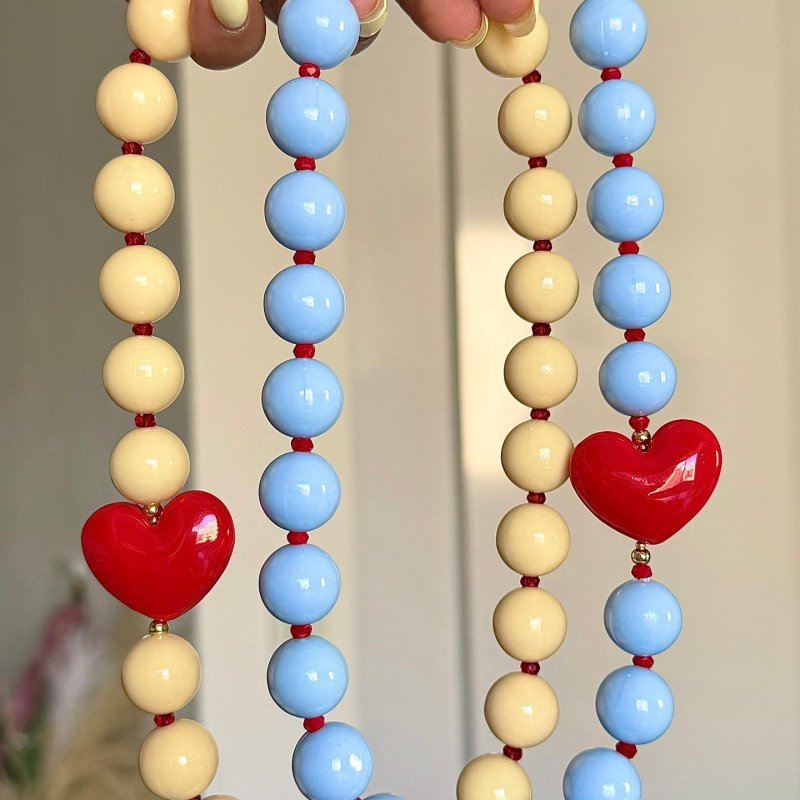 Collar cuentas redondas y corazón 