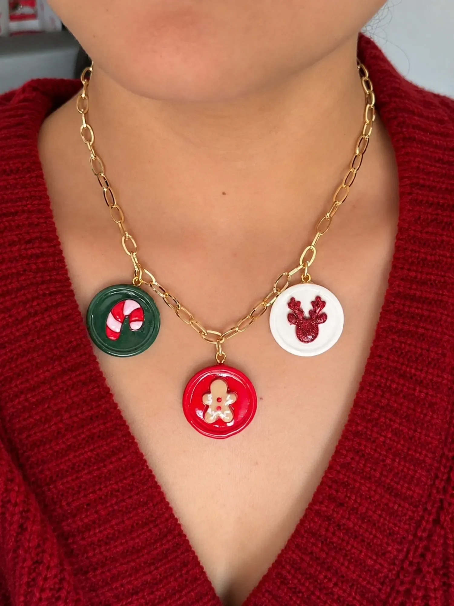 Cadena navideña con dijes 